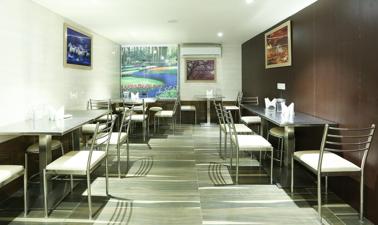 Treebo C Plaza Hotel Vidzsajavádá Kültér fotó